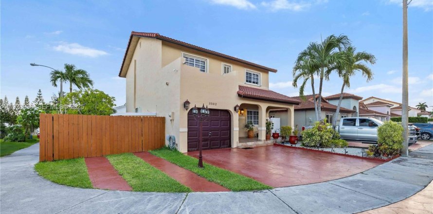 Дом в Хайалиа, Флорида 3 спальни, 160.16м2 № 1991206