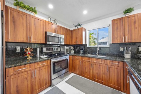 Купить виллу или дом в Хайалиа, Флорида 3 спальни, 160.16м2, № 1991206 - фото 12