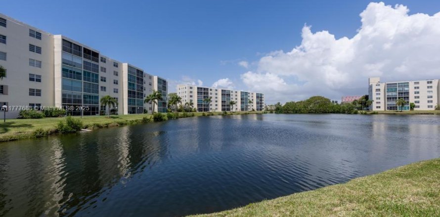 Condo in Dania Beach, Florida, 2 bedrooms № 1868354