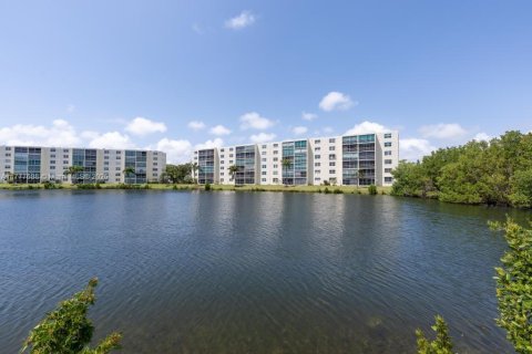 Copropriété à vendre à Dania Beach, Floride: 2 chambres, 110.55 m2 № 1868354 - photo 25