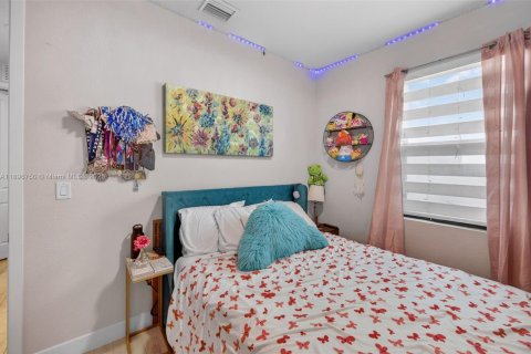 House in Homestead, Florida 4 bedrooms, 166.3 sq.m. № 1947817 - photo 20
