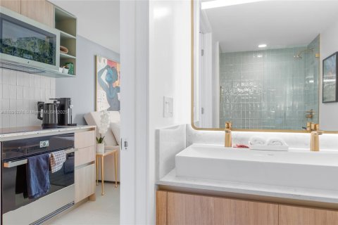 Condominio en alquiler en Miami, Florida, 1 dormitorio, 62.62 m2 № 2013074 - foto 13
