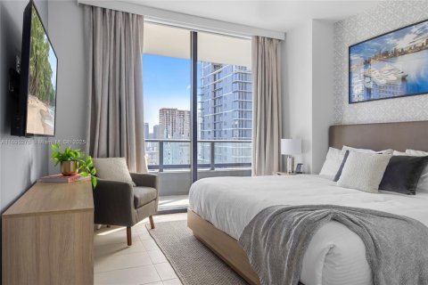 Condominio en alquiler en Miami, Florida, 1 dormitorio, 62.62 m2 № 2013074 - foto 10