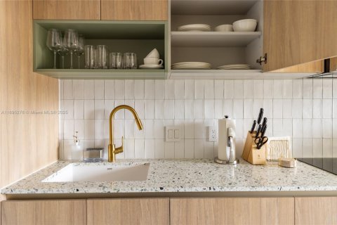 Condominio en alquiler en Miami, Florida, 1 dormitorio, 62.62 m2 № 2013074 - foto 7