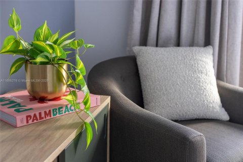 Condominio en alquiler en Miami, Florida, 1 dormitorio, 62.62 m2 № 2013074 - foto 11