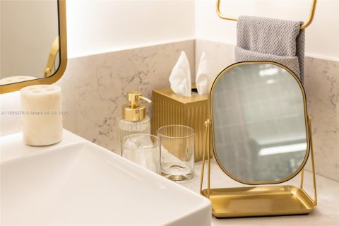 Condominio en alquiler en Miami, Florida, 1 dormitorio, 62.62 m2 № 2013074 - foto 16