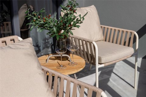 Condominio en alquiler en Miami, Florida, 1 dormitorio, 62.62 m2 № 2013074 - foto 25