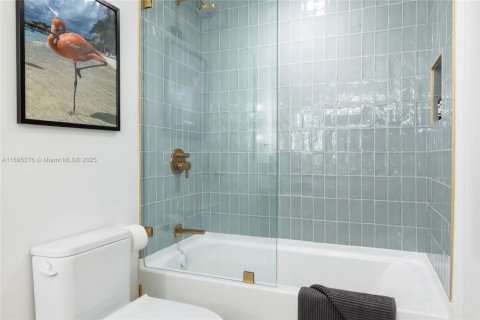 Condominio en alquiler en Miami, Florida, 1 dormitorio, 62.62 m2 № 2013074 - foto 15