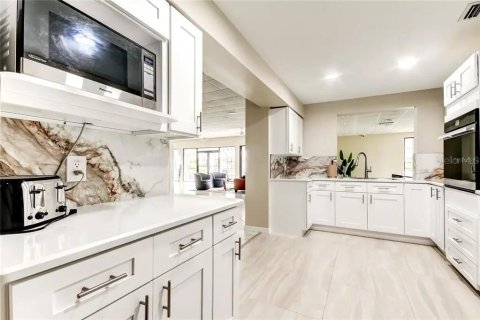 Condominio en venta en Clearwater, Florida, 1 dormitorio, 69.68 m2 № 2108401 - foto 19
