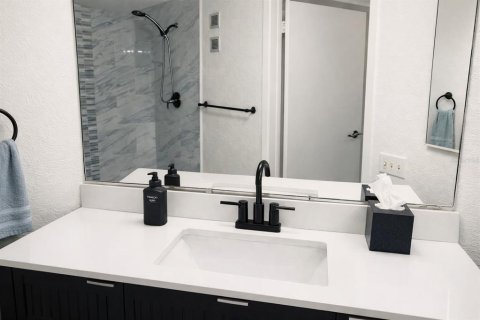 Condominio en venta en Clearwater, Florida, 1 dormitorio, 69.68 m2 № 2108401 - foto 12