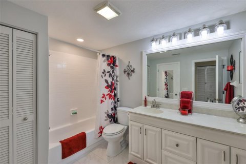 Condo in Sun City Center, Florida, 2 bedrooms  № 1680379 - photo 17