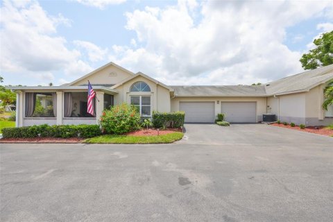Condo in Sun City Center, Florida, 2 bedrooms  № 1680379 - photo 25