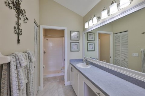 Condo in Sun City Center, Florida, 2 bedrooms  № 1680379 - photo 20