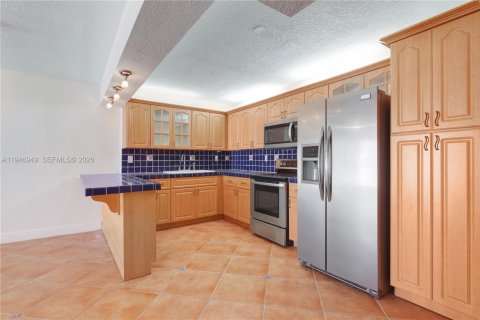 Condominio en venta en Miami Beach, Florida, 1 dormitorio, 84.08 m2 № 2006901 - foto 2