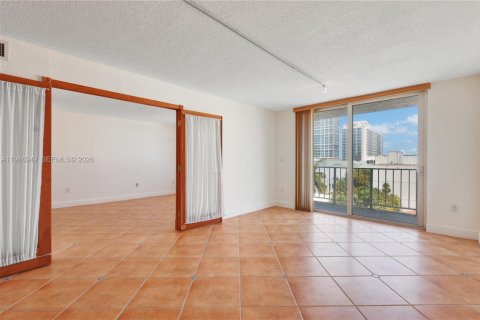 Condominio en venta en Miami Beach, Florida, 1 dormitorio, 84.08 m2 № 2006901 - foto 7