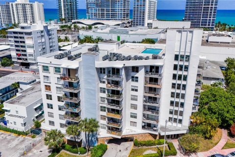 Condominio en Miami Beach, Florida, 1 dormitorio  № 2006901