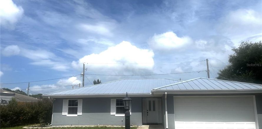House in Winter Haven, Florida 3 bedrooms, 161.19 sq.m. № 2266960