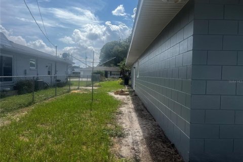House in Winter Haven, Florida 3 bedrooms, 161.19 sq.m. № 2266960 - photo 23