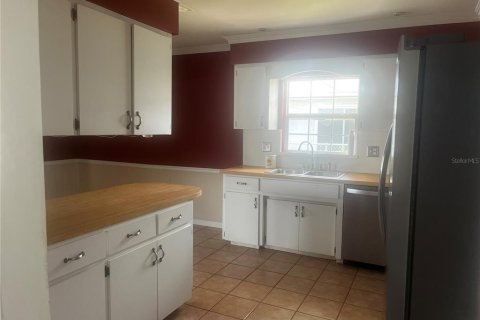 House in Winter Haven, Florida 3 bedrooms, 161.19 sq.m. № 2266960 - photo 5