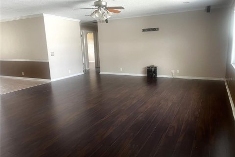 House in Winter Haven, Florida 3 bedrooms, 161.19 sq.m. № 2266960 - photo 3