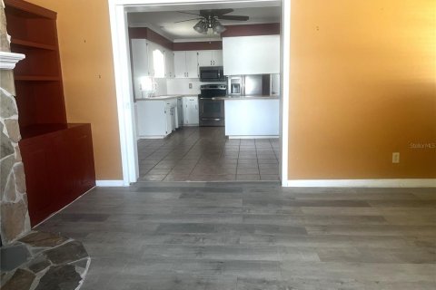 House in Winter Haven, Florida 3 bedrooms, 161.19 sq.m. № 2266960 - photo 10