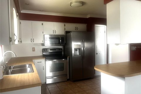 House in Winter Haven, Florida 3 bedrooms, 161.19 sq.m. № 2266960 - photo 6