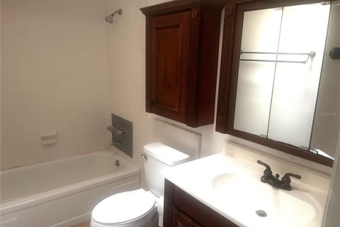 House in Winter Haven, Florida 3 bedrooms, 161.19 sq.m. № 2266960 - photo 13