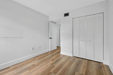 Снять в аренду кондоминиум в Майами, Флорида 2 спальни, 92.9м2, № 1946121 - фото 15