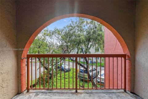 Снять в аренду кондоминиум в Майами, Флорида 2 спальни, 92.9м2, № 1946121 - фото 26