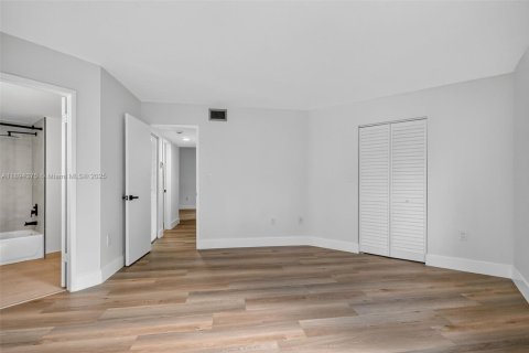 Снять в аренду кондоминиум в Майами, Флорида 2 спальни, 92.9м2, № 1946121 - фото 11