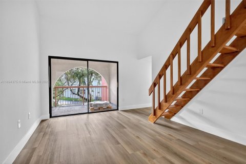 Снять в аренду кондоминиум в Майами, Флорида 2 спальни, 92.9м2, № 1946121 - фото 3