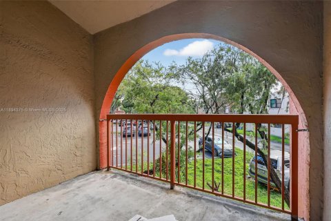 Снять в аренду кондоминиум в Майами, Флорида 2 спальни, 92.9м2, № 1946121 - фото 25