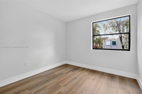 Снять в аренду кондоминиум в Майами, Флорида 2 спальни, 92.9м2, № 1946121 - фото 14