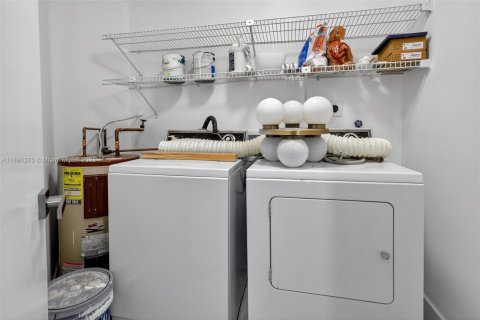 Снять в аренду кондоминиум в Майами, Флорида 2 спальни, 92.9м2, № 1946121 - фото 8