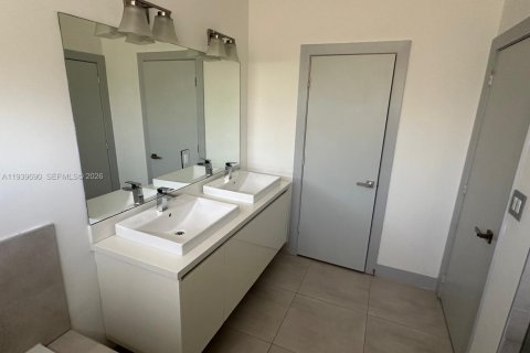 Купить таунхаус в Дорал, Флорида 3 спальни, 161.93м2, № 1997032 - фото 7