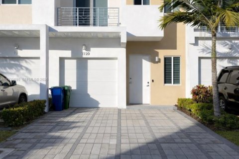 Таунхаус в Дорал, Флорида 3 спальни, 161.93м2 № 1997032