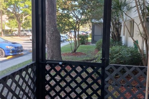 Condo in Pompano Beach, Florida, 2 bedrooms  № 1994806 - photo 8