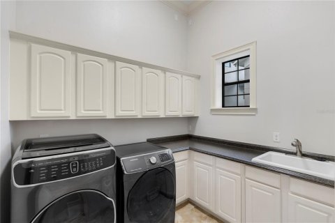 Купить виллу или дом в Киссимми, Флорида 8 комнат, 641.03м2, № 2303052 - фото 22