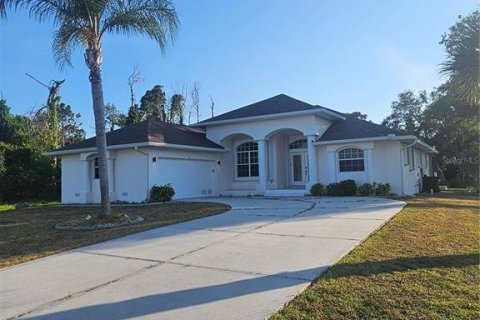 House in Rotonda, Florida 3 bedrooms, 206.71 sq.m. № 1190096 - photo 1