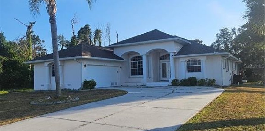 House in Rotonda, Florida 3 bedrooms, 206.71 sq.m. № 1190096