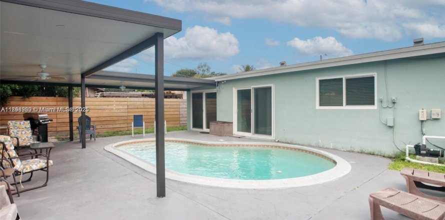 Villa ou maison à Hollywood, Floride 3 chambres, 139.54 m2 № 1850590