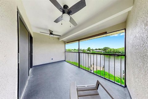 Condo in Apollo Beach, Florida, 2 bedrooms  № 1894928 - photo 28