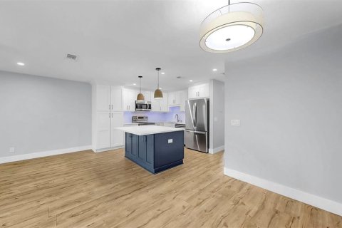 Condo in Apollo Beach, Florida, 2 bedrooms  № 1894928 - photo 12