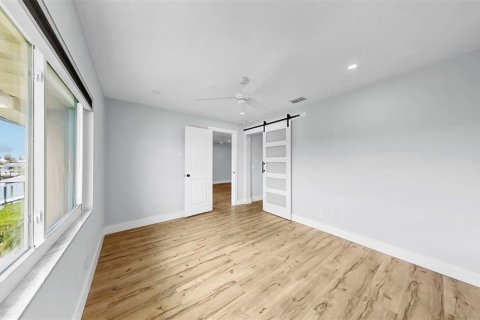 Condo in Apollo Beach, Florida, 2 bedrooms  № 1894928 - photo 18
