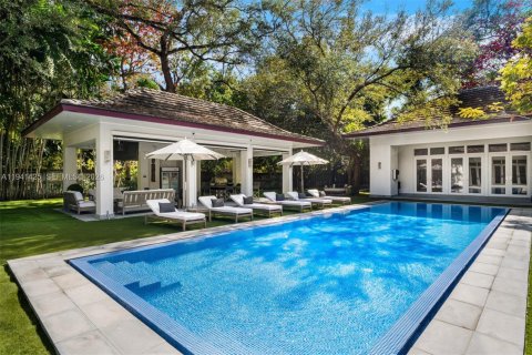 House in Miami, Florida 6 bedrooms, 828.78 sq.m. № 2152728
