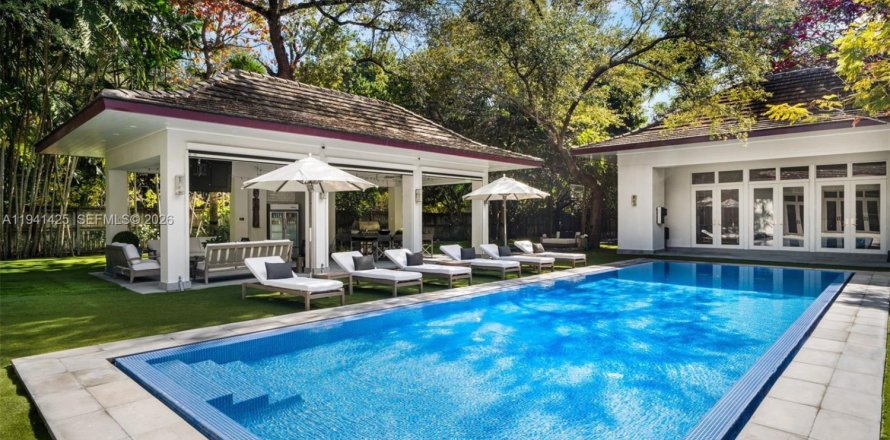 House in Miami, Florida 6 bedrooms, 828.78 sq.m. № 2152728