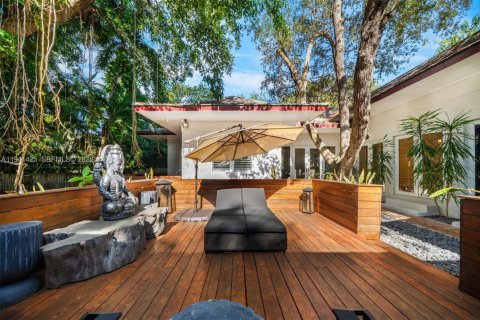 House in Miami, Florida 6 bedrooms, 828.78 sq.m. № 2152728 - photo 13