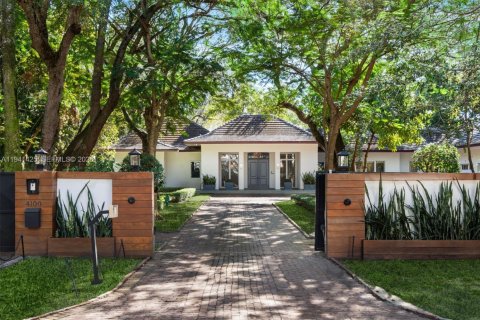 House in Miami, Florida 6 bedrooms, 828.78 sq.m. № 2152728 - photo 30