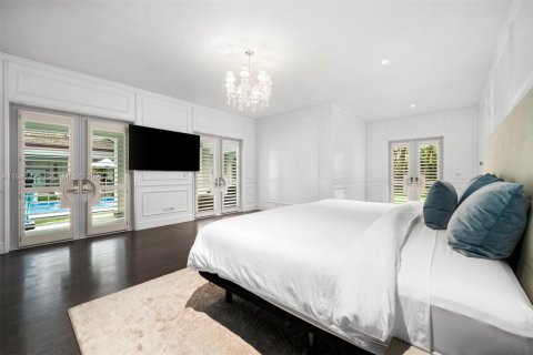 House in Miami, Florida 6 bedrooms, 828.78 sq.m. № 2152728 - photo 9