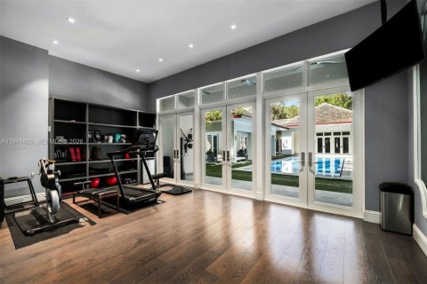 House in Miami, Florida 6 bedrooms, 828.78 sq.m. № 2152728 - photo 17